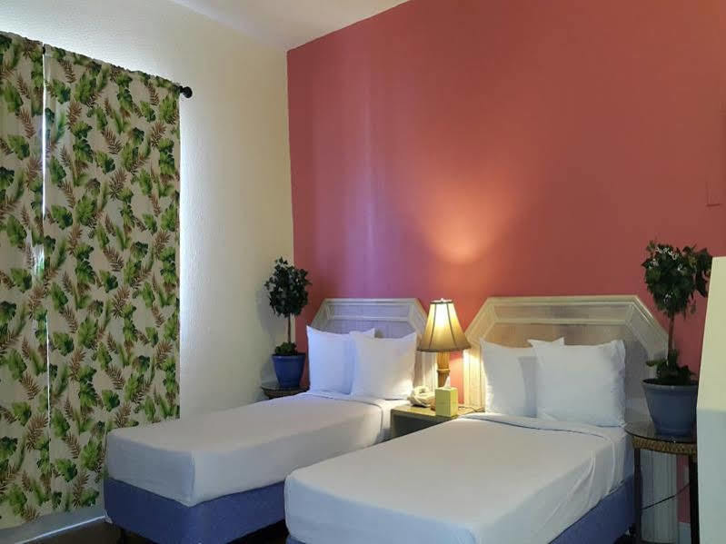 One Pacific Hotel Tamuning Esterno foto