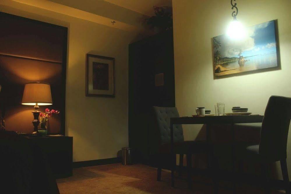 One Pacific Hotel Tamuning Esterno foto