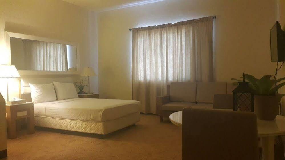 One Pacific Hotel Tamuning Esterno foto