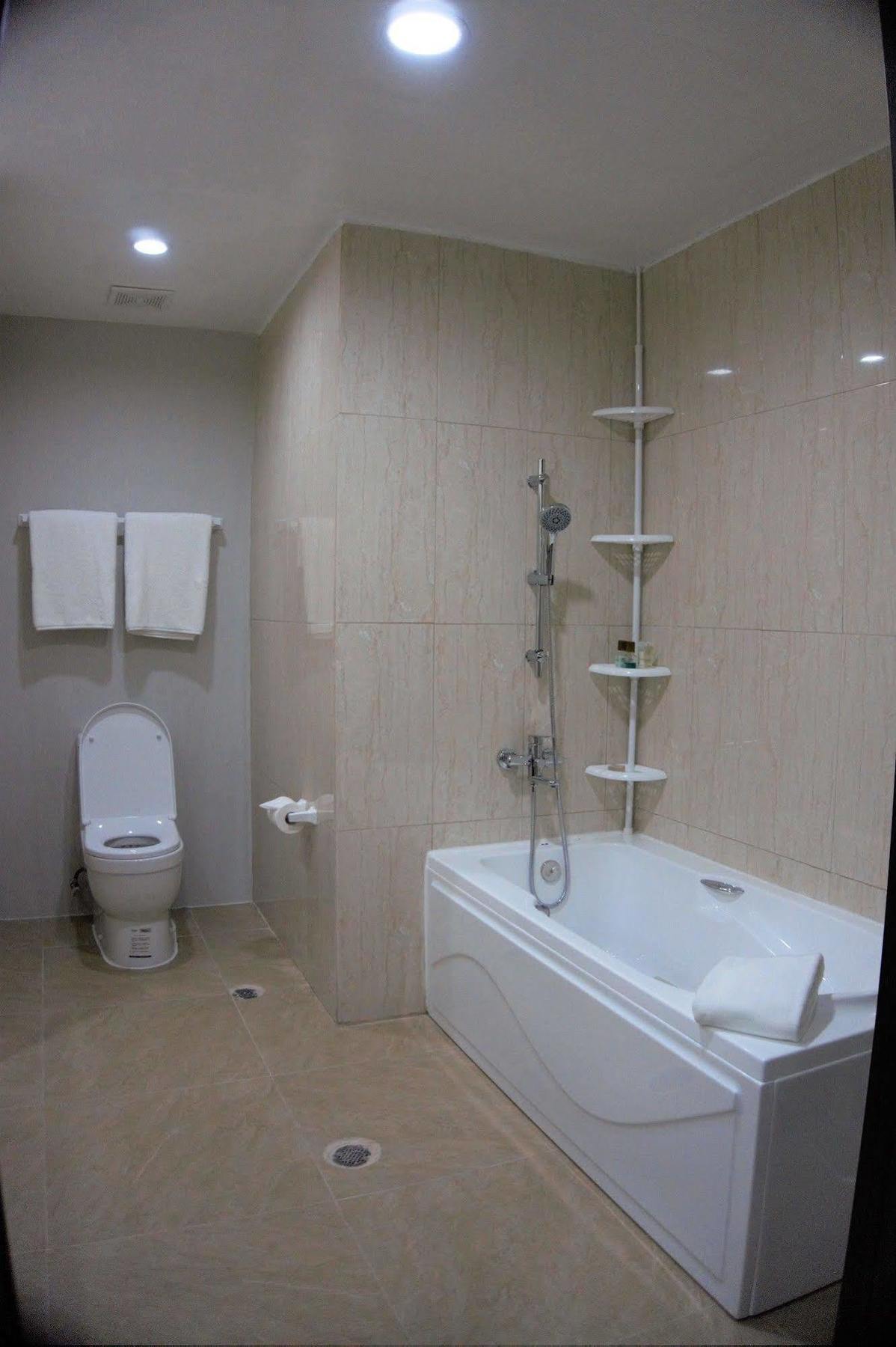 One Pacific Hotel Tamuning Esterno foto