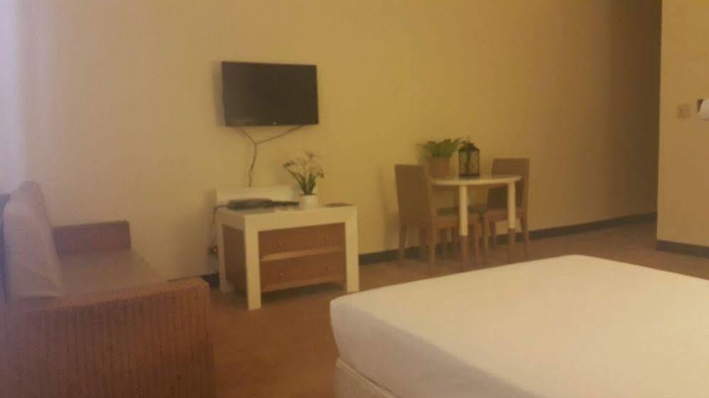 One Pacific Hotel Tamuning Esterno foto