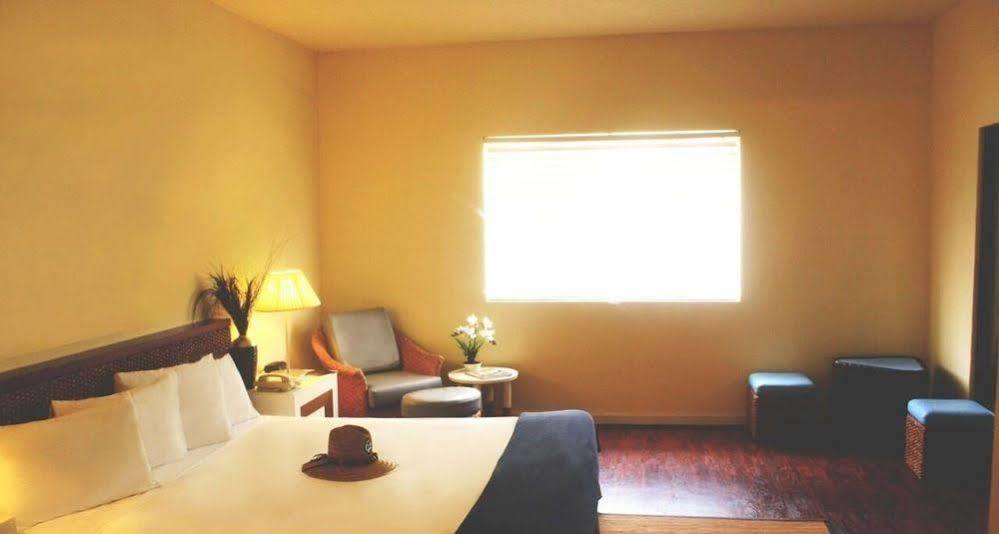 One Pacific Hotel Tamuning Esterno foto